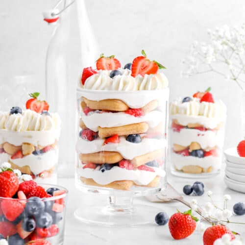 A trifle with strawberries and blueberries in a glass

Description automatically generated